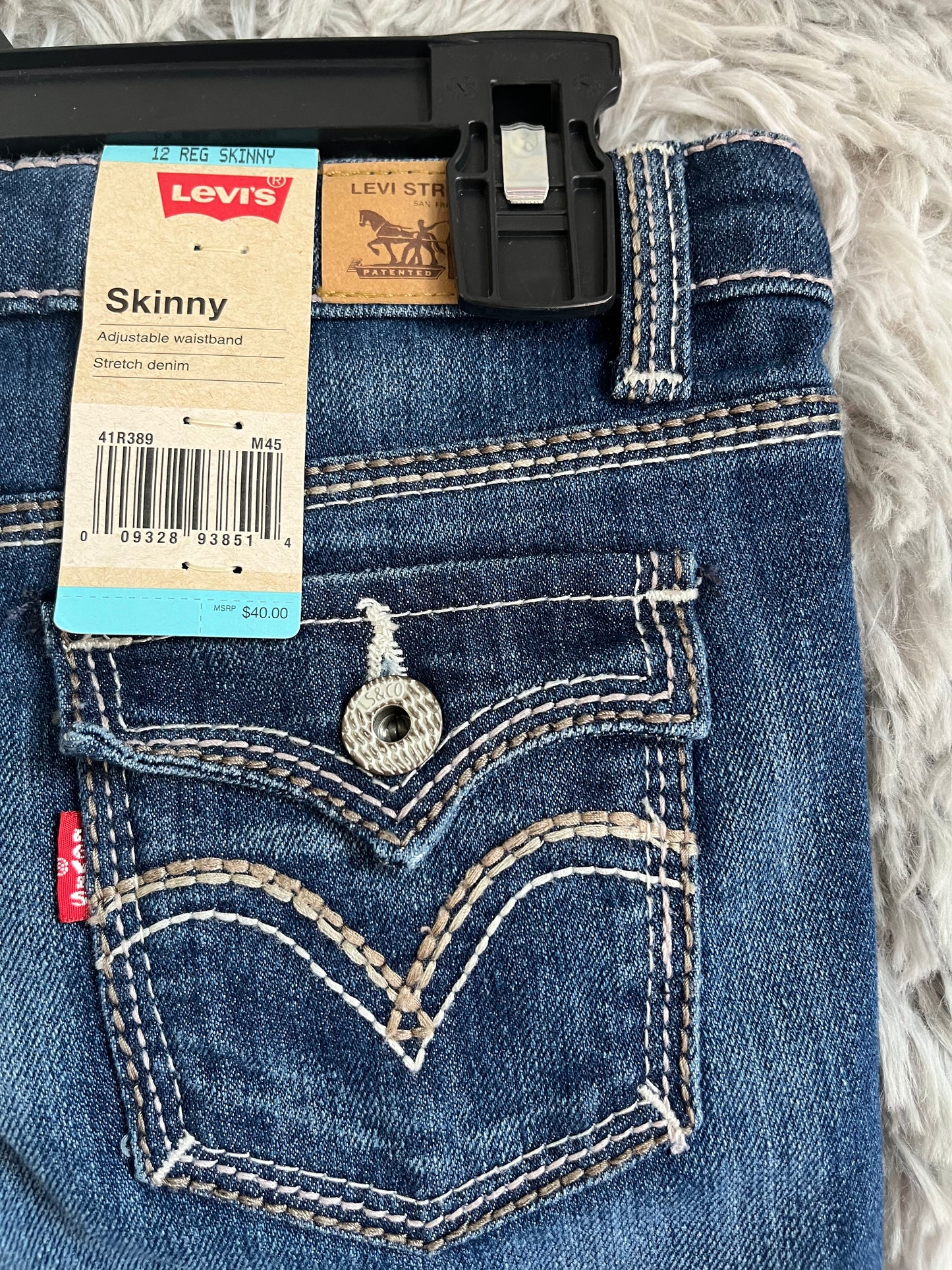 Levi’s- 12 NEW